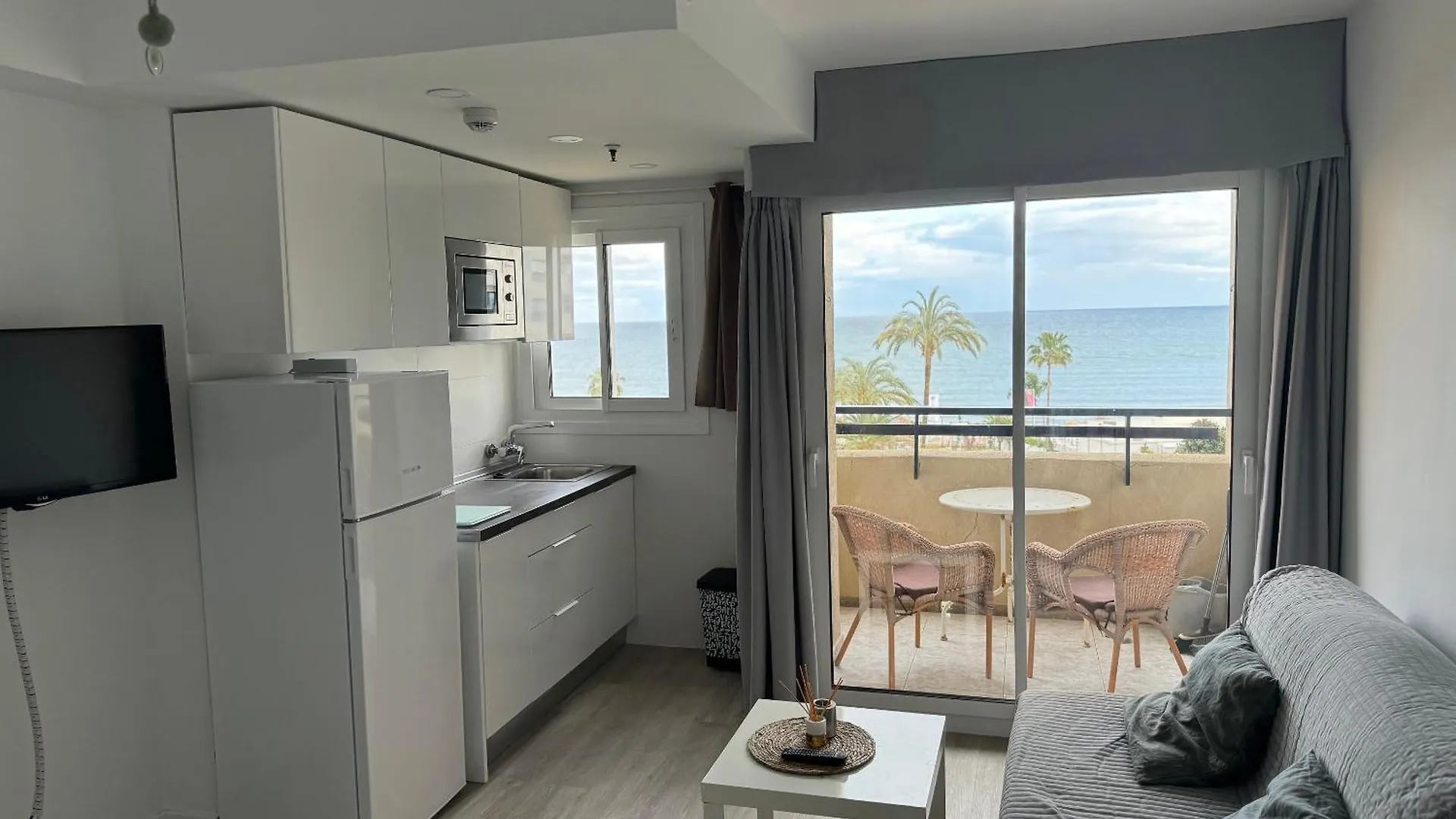 Torremolinos Carihuela 1ª Linea Playa Apartment Spain